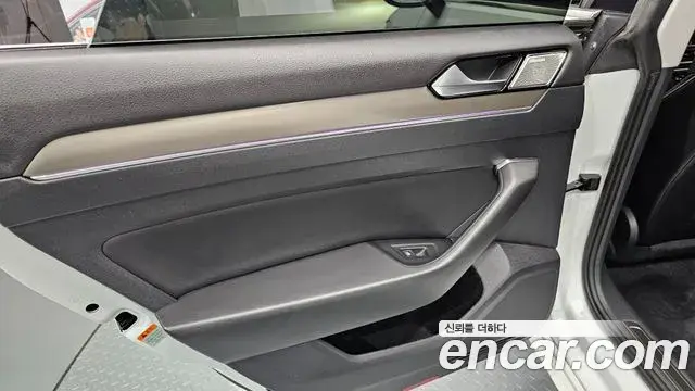 Volkswagen Arteon 2019 — ფოტო 13/37