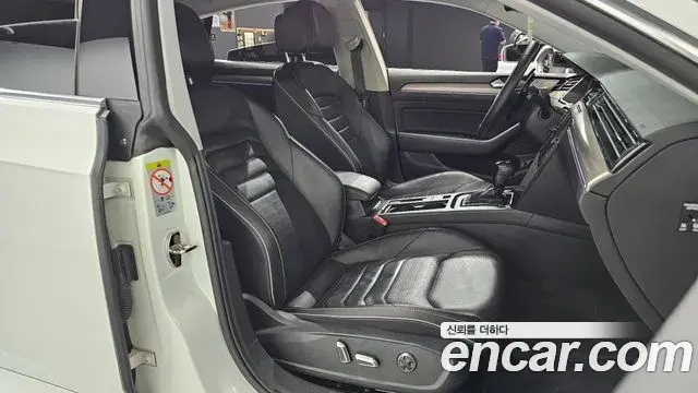 Volkswagen Arteon 2019 — ფოტო 15/37
