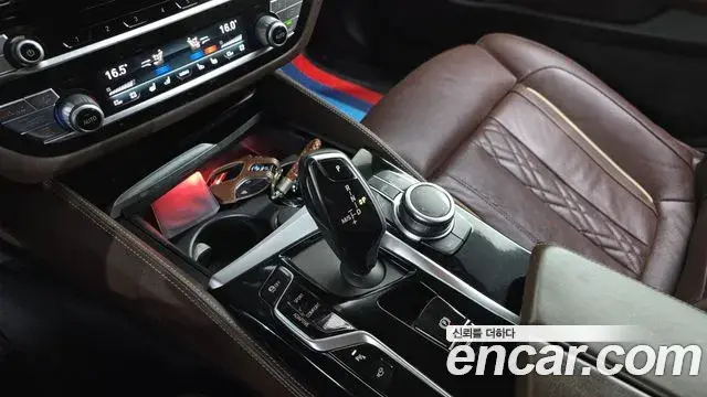 BMW 5 Series 2022 — ფოტო 33/34