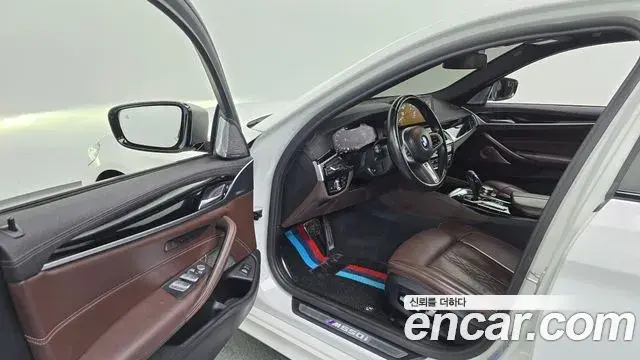 BMW 5 Series 2022 — ფოტო 17/34