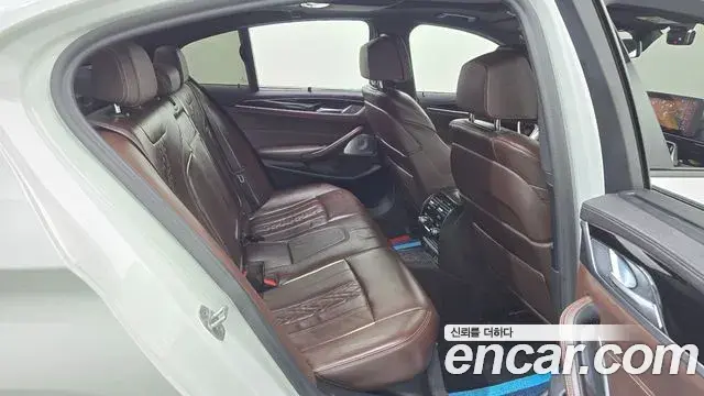 BMW 5 Series 2022 — ფოტო 23/34