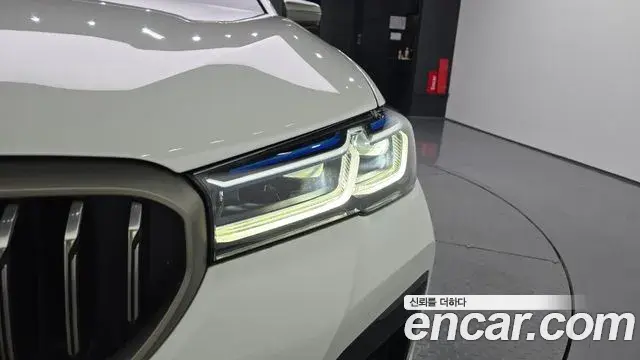BMW 5 Series 2022 — ფოტო 31/34