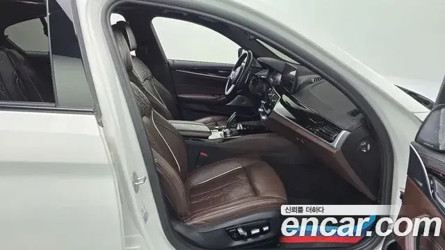 BMW 5 Series 2022 — ფოტო 14/34
