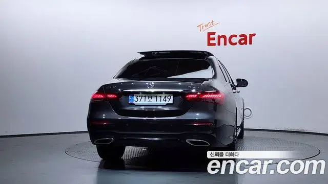 Mercedes-Benz E-Class 2023 — Фото 4/20