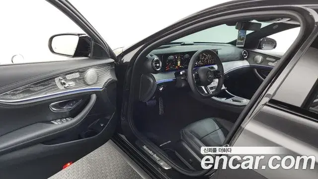 Mercedes-Benz E-Class 2023 — Фото 9/20