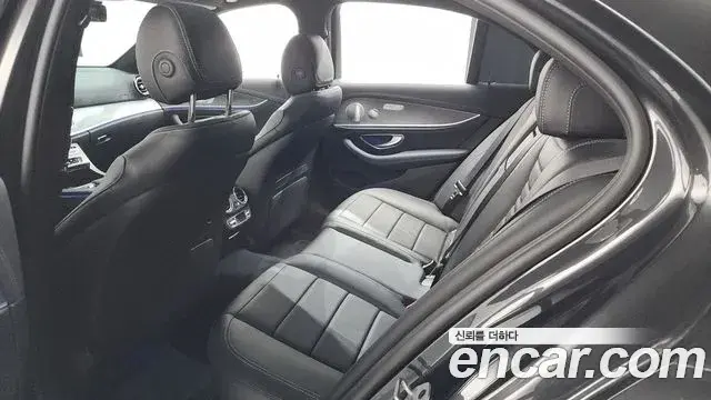 Mercedes-Benz E-Class 2023 — Фото 12/20