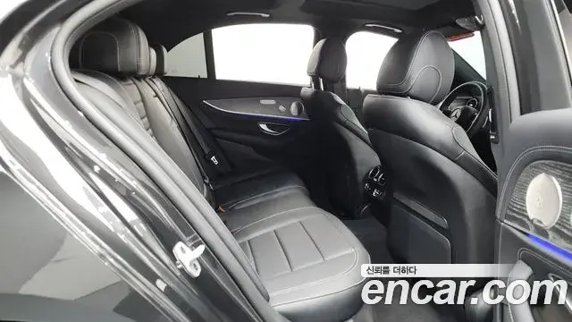 Mercedes-Benz E-Class 2023 — Фото 13/20