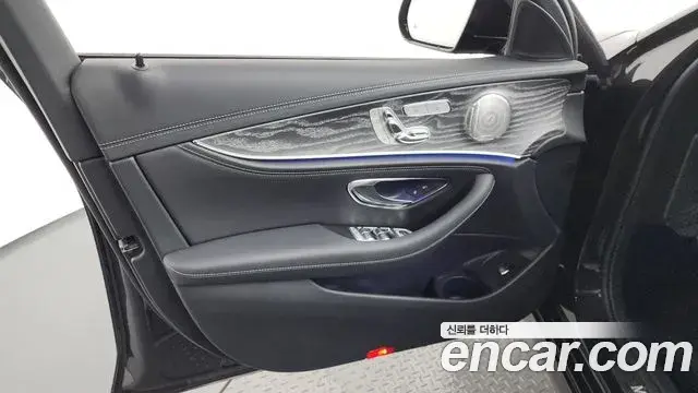 Mercedes-Benz E-Class 2023 — Фото 19/20