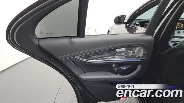 Mercedes-Benz E-Class 2023 — Фото 20/20