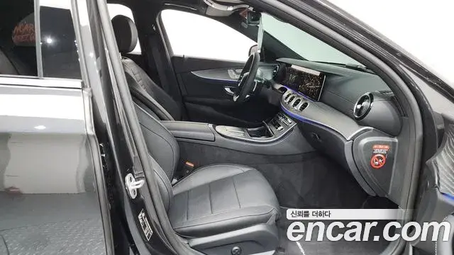 Mercedes-Benz E-Class 2023 — ფოტო 12/30