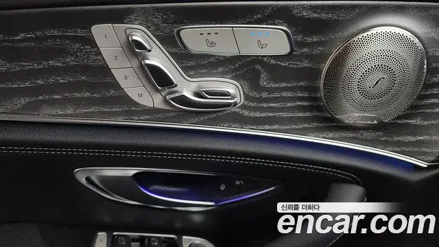 Mercedes-Benz E-Class 2023 — ფოტო 24/30