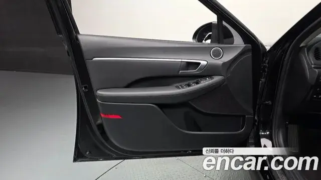 Hyundai Sonata Hybrid 2021 — Şəkil 28/30