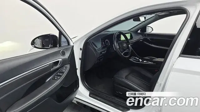 Hyundai Sonata Hybrid 2022 — Photo 23/30