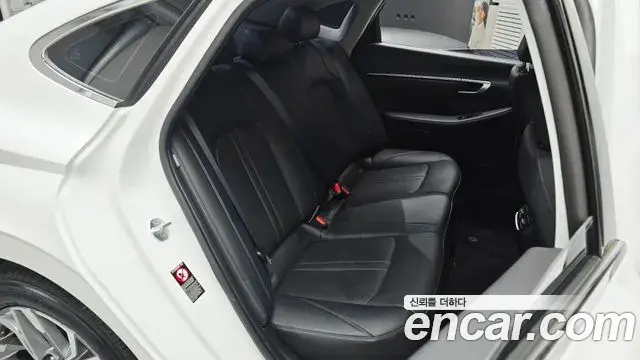 Hyundai Sonata Hybrid 2022 — Photo 25/30