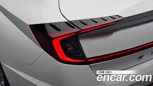 Hyundai Sonata Hybrid 2022 — Photo 2/30