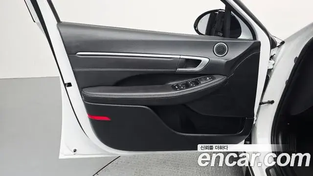 Hyundai Sonata Hybrid 2022 — Photo 17/30