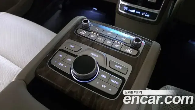 Kia The K9 2018 — ფოტო 21/34