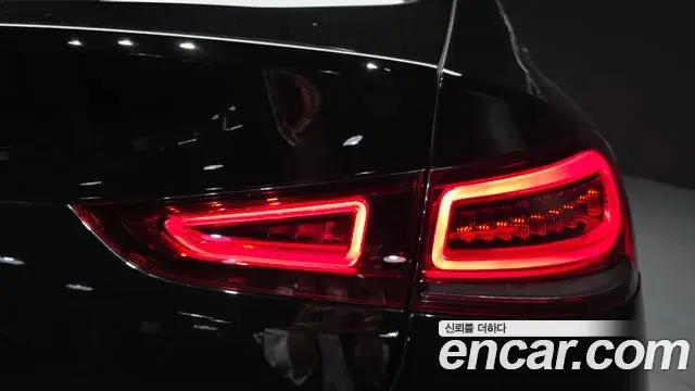 Mercedes-Benz GLE-Class 2021 — ფოტო 32/35