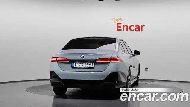 BMW 5 Series 2024 — Şəkil 9/30