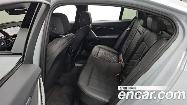 BMW 5 Series 2024 — Şəkil 18/30