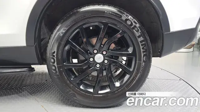Land Rover Discovery Sport 2019 — Photo 21/33