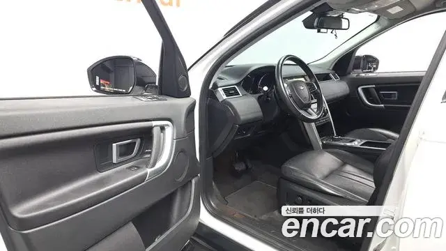 Land Rover Discovery Sport 2019 — Photo 15/33
