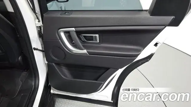 Land Rover Discovery Sport 2019 — Photo 33/33