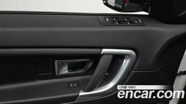 Land Rover Discovery Sport 2019 — Photo 14/33