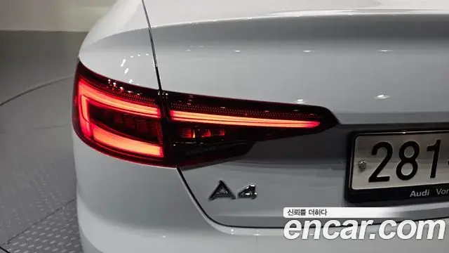 Audi A4 2019 — Photo 3/35