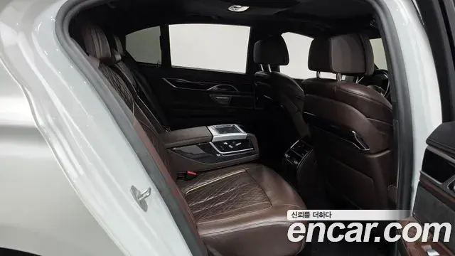 BMW 7 Series 2021 — ფოტო 13/20