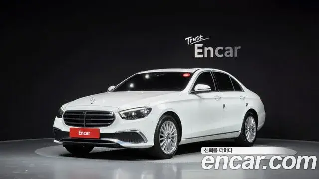 Mercedes-Benz E-Class 2021 — Фото 1/20