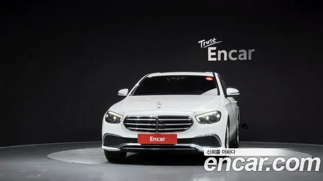 Mercedes-Benz E-Class 2021 — Фото 3/20