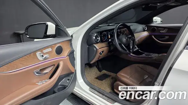 Mercedes-Benz E-Class 2021 — Фото 10/20