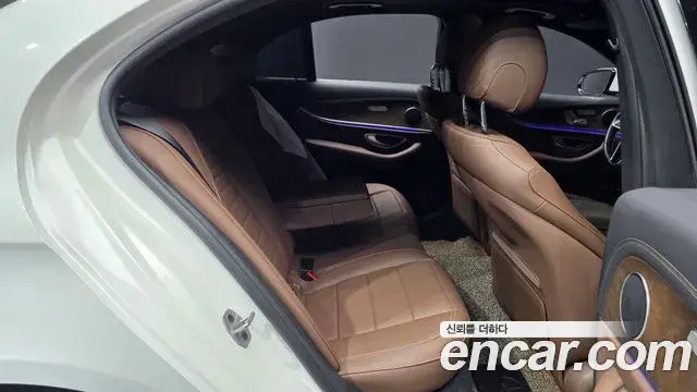 Mercedes-Benz E-Class 2021 — Фото 12/20