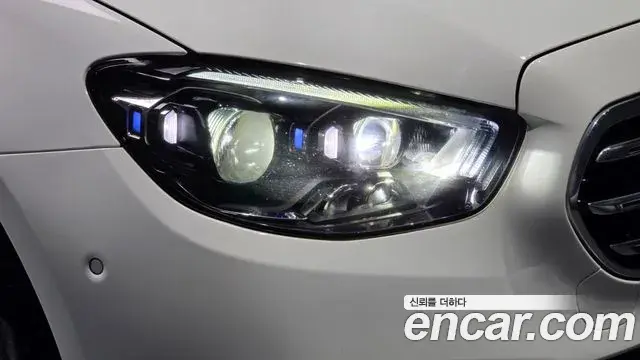 Mercedes-Benz E-Class 2021 — Photo 19/35