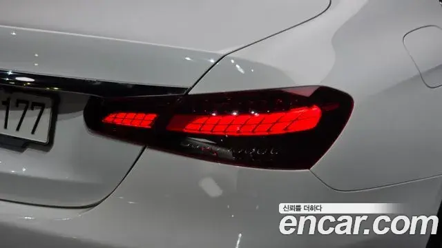 Mercedes-Benz E-Class 2021 — Photo 34/35