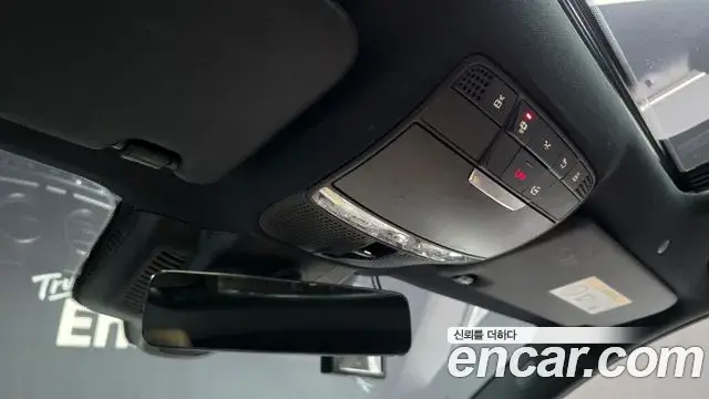 Mercedes-Benz E-Class 2021 — Photo 9/35