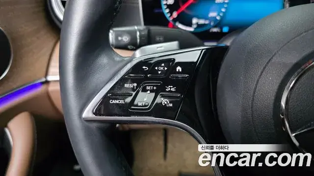 Mercedes-Benz E-Class 2021 — Photo 7/35
