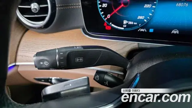 Mercedes-Benz E-Class 2021 — Photo 32/35