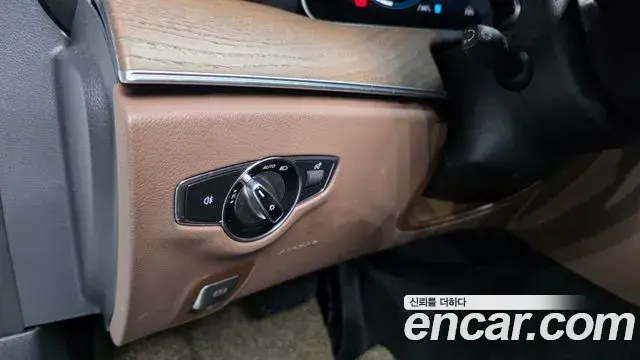 Mercedes-Benz E-Class 2021 — Photo 25/35