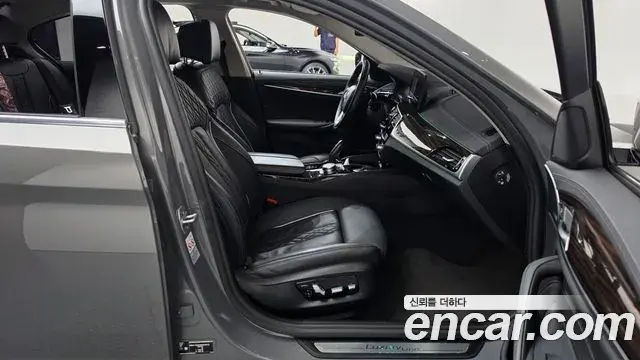 BMW 5 Series 2022 — Photo 13/20