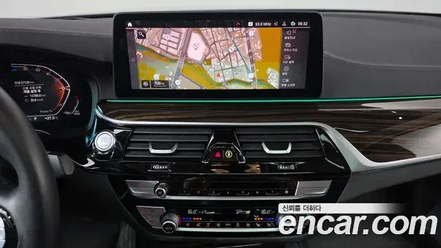 BMW 5 Series 2022 — Photo 14/20