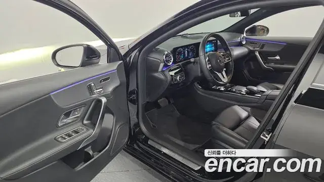 Mercedes-Benz A-Class 2022 — Şəkil 18/20