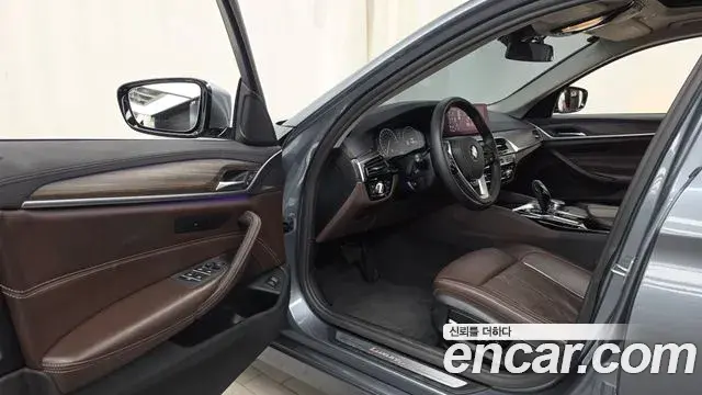 BMW 5 Series 2019 — Şəkil 13/20