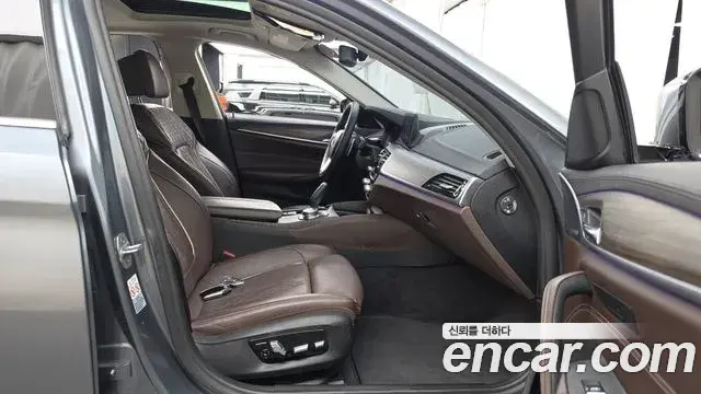 BMW 5 Series 2019 — Şəkil 10/20