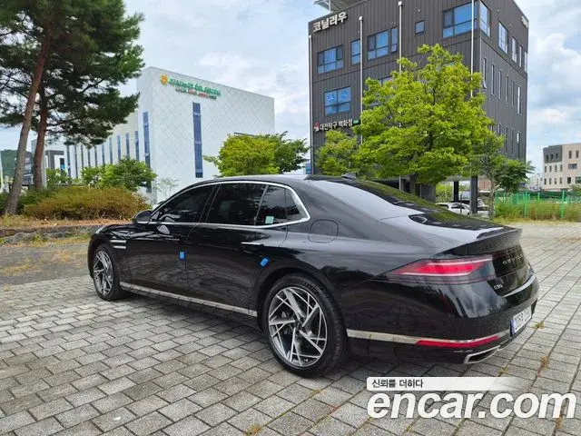 Genesis G90 2022 — Photo 11/20