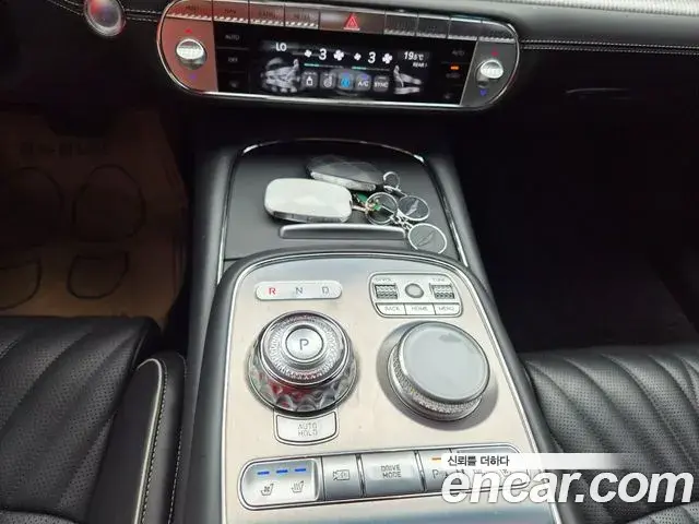 Genesis G90 2022 — Photo 16/20