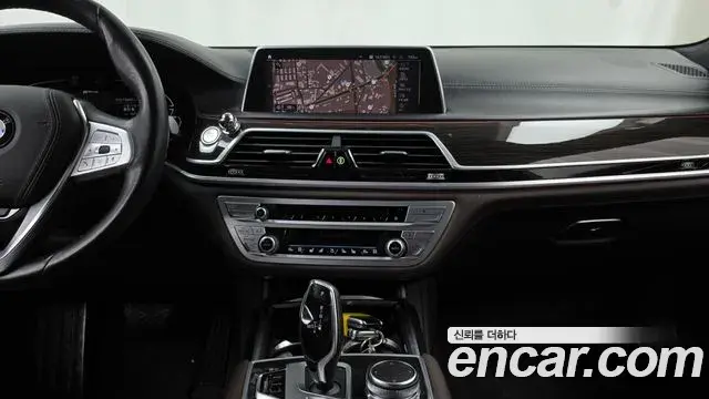 BMW 7 Series 2019 — Фото 14/20
