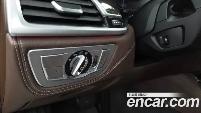BMW 7 Series 2019 — Şəkil 18/33