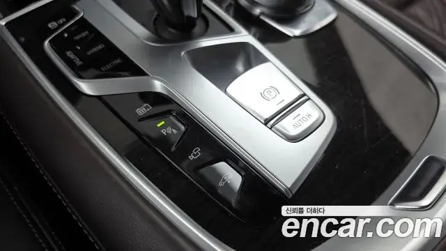 BMW 7 Series 2019 — Şəkil 12/33